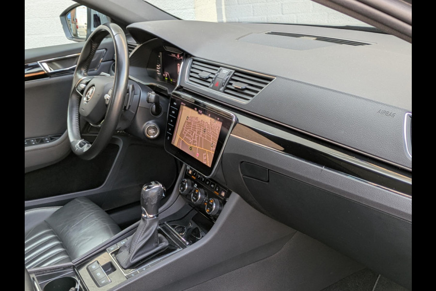 Škoda Superb Combi 1.4 TSI iV Laurin & Klement|Panodak|Leder|Memory|Matrix-LED|Virtual-Cockpit|Stoel/Stuurverwarming|Trekhaak