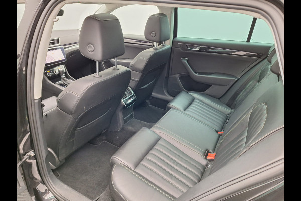 Škoda Superb Combi 1.4 TSI iV Laurin & Klement Plug in Hybrid 218pk PHEV | Carplay | Lederen Sportstoelen Memory | Adaptive Cruise | Sfeerverlichting | Camera | Carplay | Crystal LED | Virtual | Canton Audio | DAB |