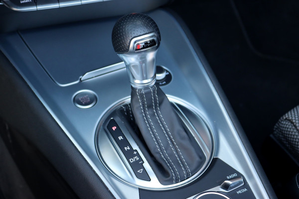 Audi TT Roadster 45 TFSI Quattro Pro Line S Competition Aut7 | Virtual Cockpit Plus | Bang&Olufsen | Windscherm | Nekverwarming | Ambienteverlichting | Advanced Key | MMI Navigation Plus | Stoelverwarming |