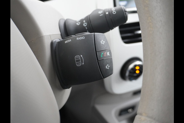 Renault ZOE R90 41kWh EIGEN ACCU 93pk AUT. Navi ECC Apple Carplay Android WiFi-vb. LED EBD Multi-Media.vb. Bluetooth Apps Interieur-Koeling/ Isofix Bluetooth Led Origineel NLse auto van 1e eigenaar