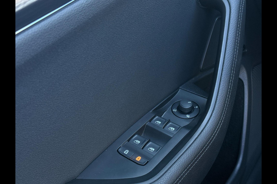 Škoda Superb Combi 1.4 TSI Plug-in Hybride Trekhaak | Pano Dak | Lederen Interieur | Camera | Sfeerverlichting BTW Auto