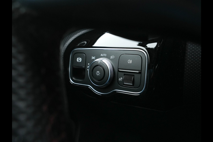 Mercedes-Benz A-Klasse 200 Business Solution AMG-Sportpack Aut. *DIGI-WIDESCREEN-COCKPIT | LEATHER-MICROFIBRE | CAMERA | FULL-LED | SPORT-SEATS | NAVI-FULLMAP | HEATED-SEATS | SHIFT-PADDLES | 18''ALU*