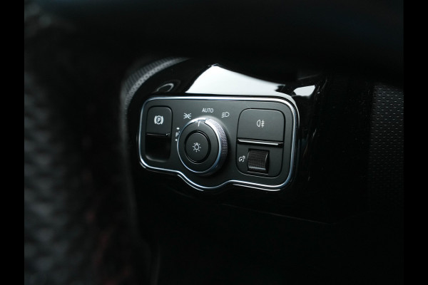 Mercedes-Benz A-Klasse 200 Business Solution AMG-Sportpack Aut. *DIGI-WIDESCREEN-COCKPIT | LEATHER-MICROFIBRE | CAMERA | FULL-LED | SPORT-SEATS | NAVI-FULLMAP | HEATED-SEATS | SHIFT-PADDLES | 18''ALU*