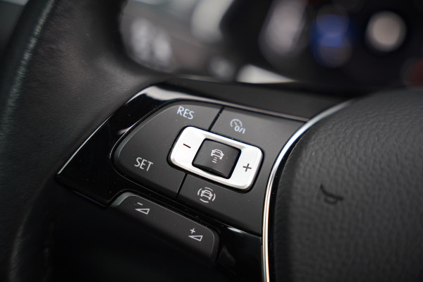 Volkswagen Tiguan Allspace 1.5 TSI DSG Highline Business R | R-Line | Panoramadak | Trekhaak | Massage | Stoelverwarming | Stuurverwarming | Keyless | Camera | Adaptive Cruise Control | Apple Carplay | Navigatie | Virtual Cockpit | Automaat | *5