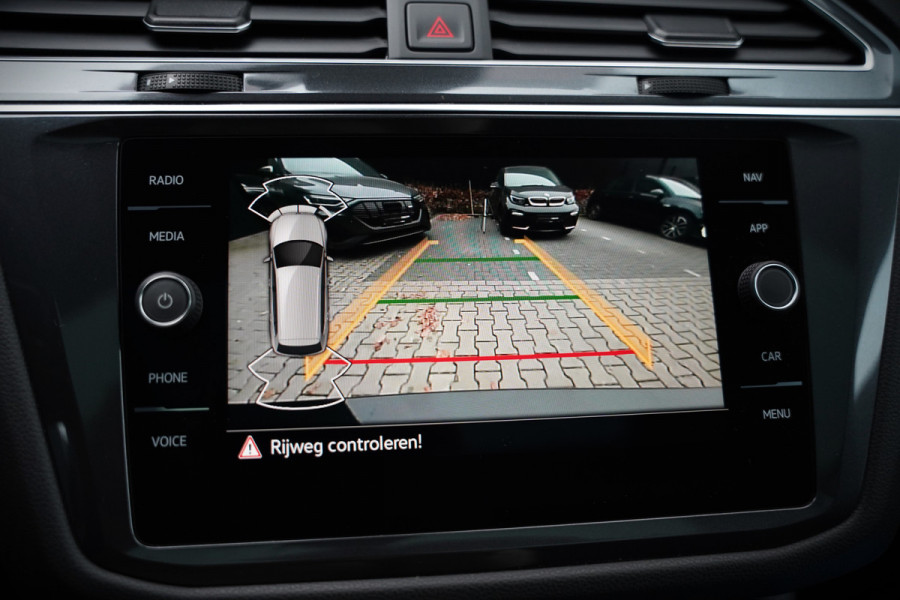 Volkswagen Tiguan Allspace 1.5 TSI DSG Highline Business R | R-Line | Panoramadak | Trekhaak | Massage | Stoelverwarming | Stuurverwarming | Keyless | Camera | Adaptive Cruise Control | Apple Carplay | Navigatie | Virtual Cockpit | Automaat | *5