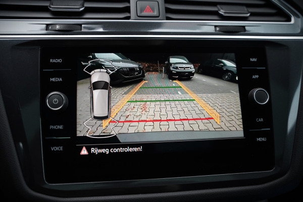 Volkswagen Tiguan Allspace 1.5 TSI DSG Highline Business R | R-Line | Panoramadak | Trekhaak | Massage | Stoelverwarming | Stuurverwarming | Keyless | Camera | Adaptive Cruise Control | Apple Carplay | Navigatie | Virtual Cockpit | Automaat | *5