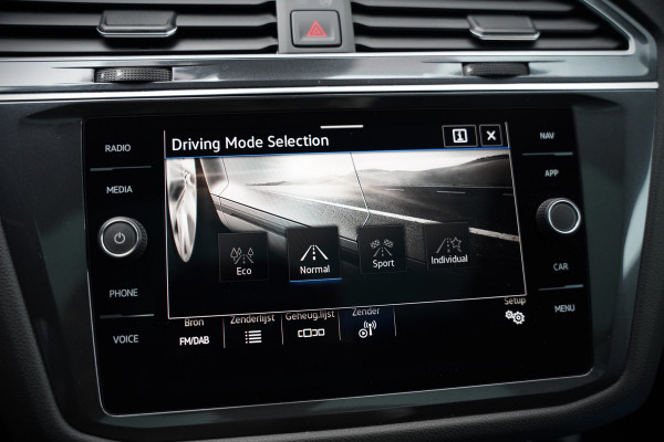 Volkswagen Tiguan Allspace 1.5 TSI DSG Highline Business R | R-Line | Panoramadak | Trekhaak | Massage | Stoelverwarming | Stuurverwarming | Keyless | Camera | Adaptive Cruise Control | Apple Carplay | Navigatie | Virtual Cockpit | Automaat | *5