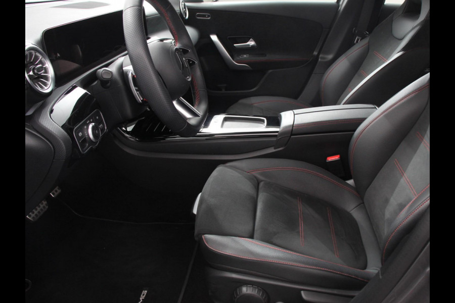 Mercedes-Benz A-Klasse 200 177pk Automaat MHEV AMG Line Achteruitrij Camera Verwarmde voorstoelen Navigatie LED Climate control Adaptive Cruise control Parkeersensoren Apple Carplay & Android Auto