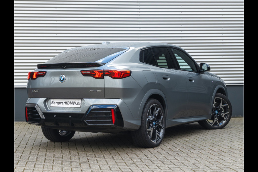 BMW iX2 xDrive30 M-Sport - Pano - Driving Ass - Harman Kardon - Head-Up