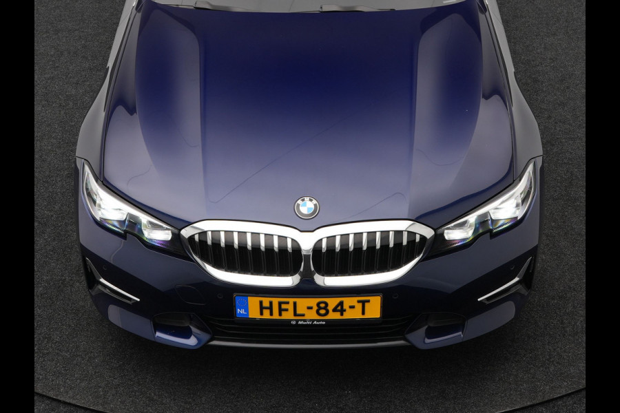 BMW 3 Serie Touring 330e Luxury Line Plug-in Hybrid PHEV | Trekhaak af Fabriek | Panodak | Adaptive Onderstel | Carplay | Sfeerverlichting |