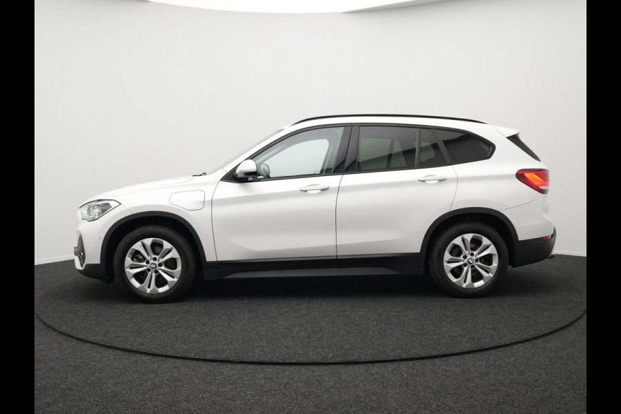 BMW X1 xDrive25e Sportline Plug In Hybrid PHEV | Adaptive Cruise | Lederen Sportstoelen Memory | Head Up | Camera | Sfeerverlichting | Stuurverwarming |