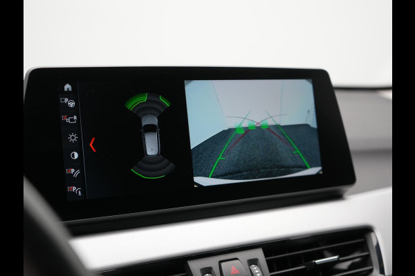BMW X1 xDrive25e Sportline Plug In Hybrid PHEV | Adaptive Cruise | Lederen Sportstoelen Memory | Head Up | Camera | Sfeerverlichting | Stuurverwarming |