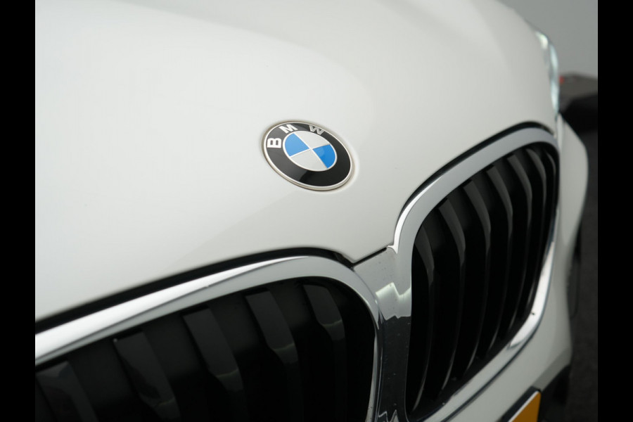 BMW X1 xDrive25e Sportline Plug In Hybrid PHEV | Adaptive Cruise | Lederen Sportstoelen Memory | Head Up | Camera | Sfeerverlichting | Stuurverwarming |
