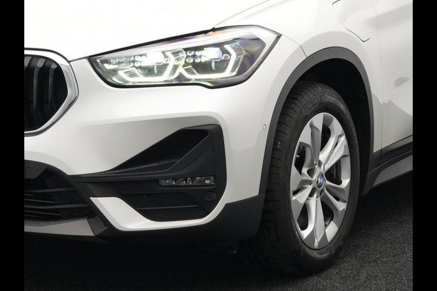 BMW X1 xDrive25e Sportline Plug In Hybrid PHEV | Adaptive Cruise | Lederen Sportstoelen Memory | Head Up | Camera | Sfeerverlichting | Stuurverwarming |