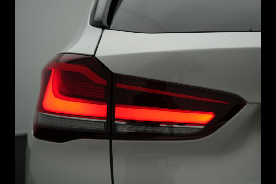 BMW X1 xDrive25e Sportline Plug In Hybrid PHEV | Adaptive Cruise | Lederen Sportstoelen Memory | Head Up | Camera | Sfeerverlichting | Stuurverwarming |