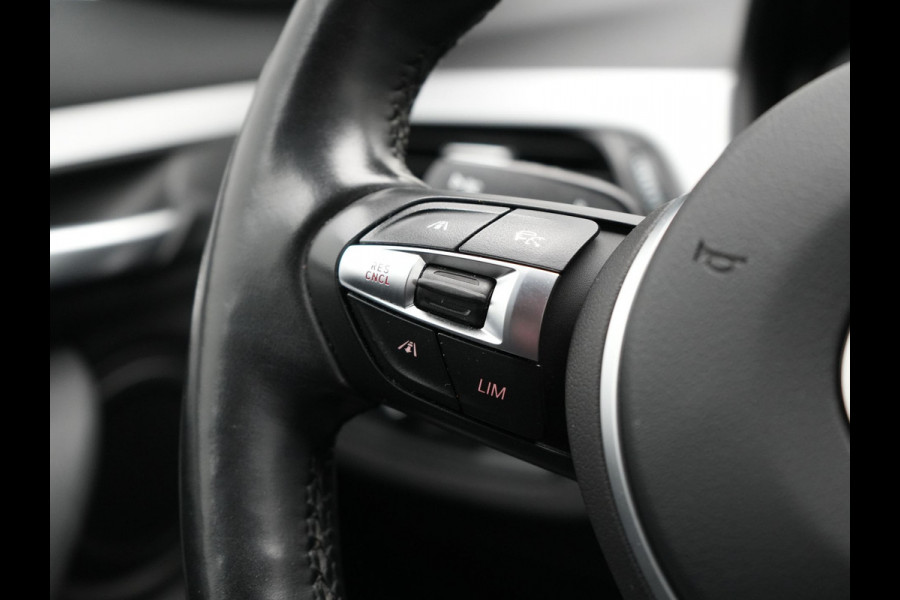 BMW X1 xDrive25e Sportline Plug In Hybrid PHEV | Adaptive Cruise | Lederen Sportstoelen Memory | Head Up | Camera | Sfeerverlichting | Stuurverwarming |