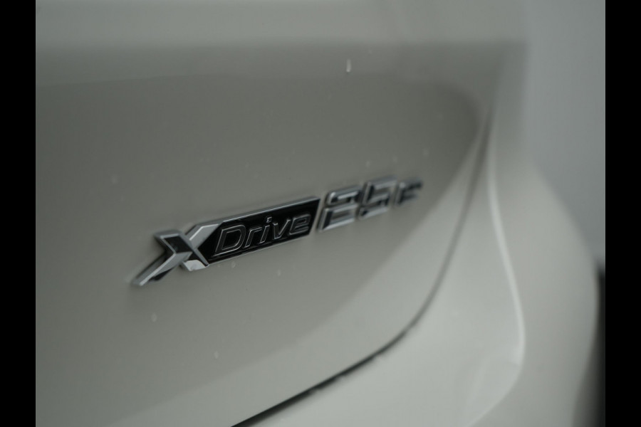 BMW X1 xDrive25e Sportline Plug In Hybrid PHEV | Adaptive Cruise | Lederen Sportstoelen Memory | Head Up | Camera | Sfeerverlichting | Stuurverwarming |