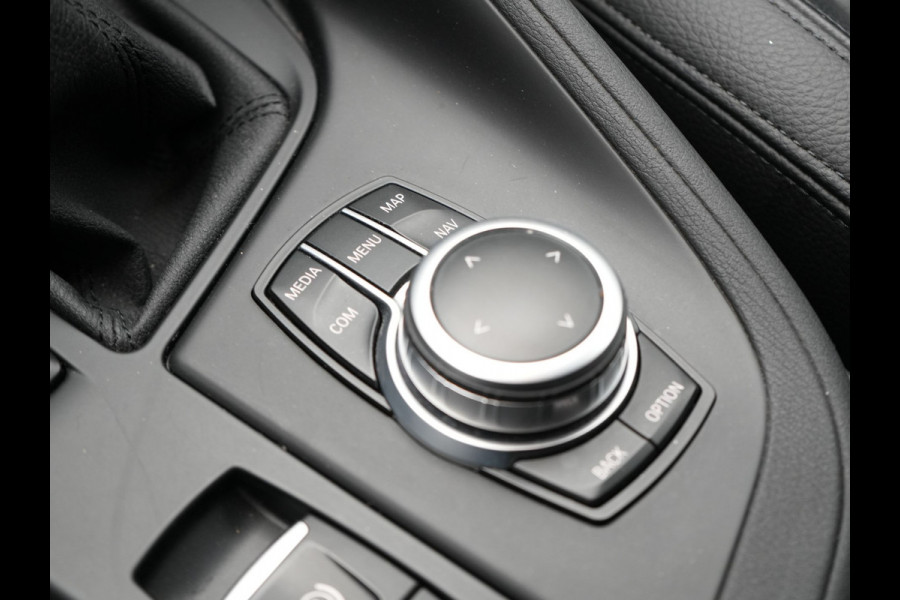 BMW X1 xDrive25e Sportline Plug In Hybrid PHEV | Adaptive Cruise | Lederen Sportstoelen Memory | Head Up | Camera | Sfeerverlichting | Stuurverwarming |