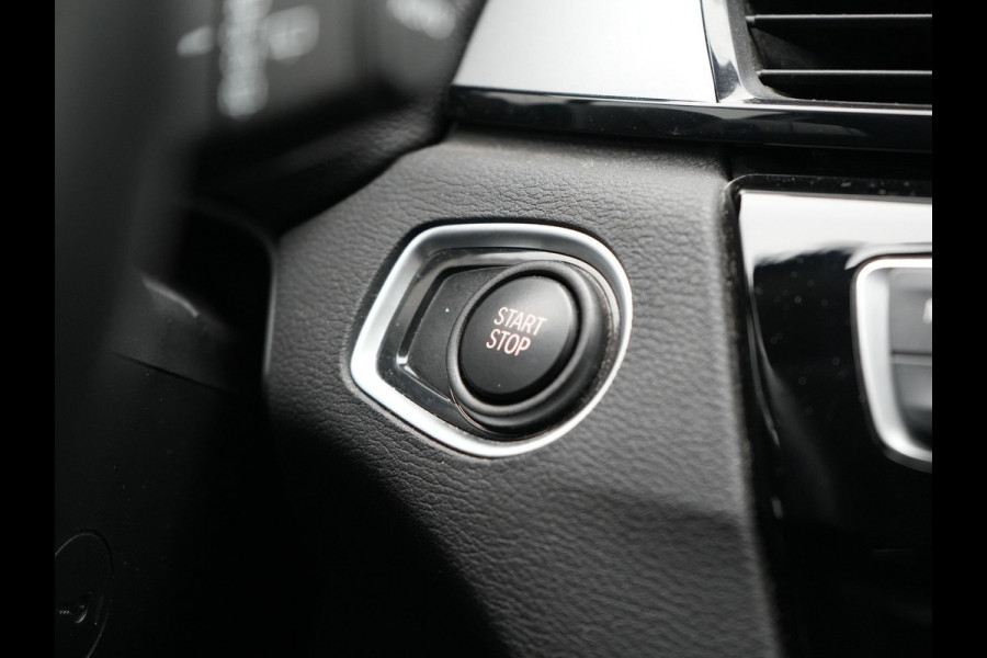 BMW X1 xDrive25e Sportline Plug In Hybrid PHEV | Adaptive Cruise | Lederen Sportstoelen Memory | Head Up | Camera | Sfeerverlichting | Stuurverwarming |