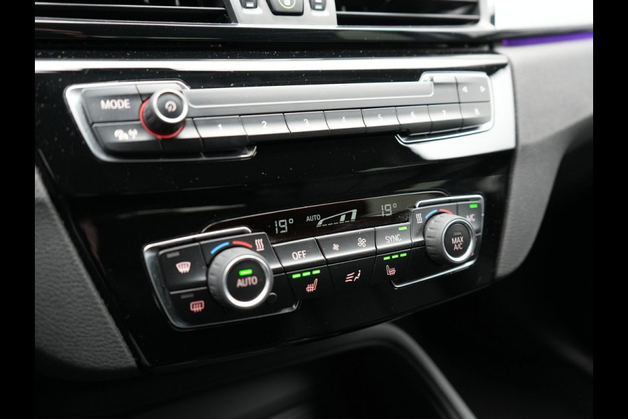 BMW X1 xDrive25e Sportline Plug In Hybrid PHEV | Adaptive Cruise | Lederen Sportstoelen Memory | Head Up | Camera | Sfeerverlichting | Stuurverwarming |