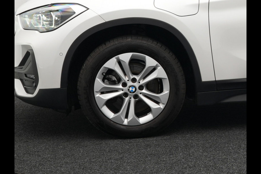 BMW X1 xDrive25e Sportline Plug In Hybrid PHEV | Adaptive Cruise | Lederen Sportstoelen Memory | Head Up | Camera | Sfeerverlichting | Stuurverwarming |
