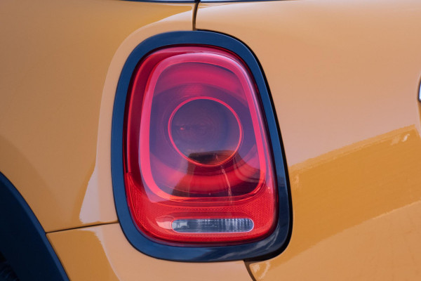 MINI Mini 1.5 Cooper Serious Business | NAVI | KEYLESS ENTRY | LED | LICHTMETAAL