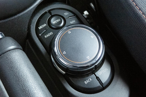 MINI Mini 1.5 Cooper Serious Business | NAVI | KEYLESS ENTRY | LED | LICHTMETAAL