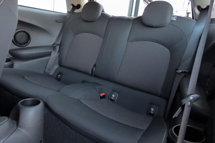 MINI Mini 1.5 Cooper Serious Business | NAVI | KEYLESS ENTRY | LED | LICHTMETAAL