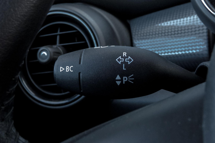 MINI Mini 1.5 Cooper Serious Business | NAVI | KEYLESS ENTRY | LED | LICHTMETAAL