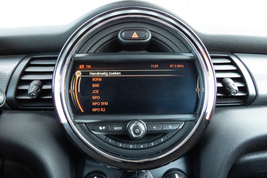 MINI Mini 1.5 Cooper Serious Business | NAVI | KEYLESS ENTRY | LED | LICHTMETAAL
