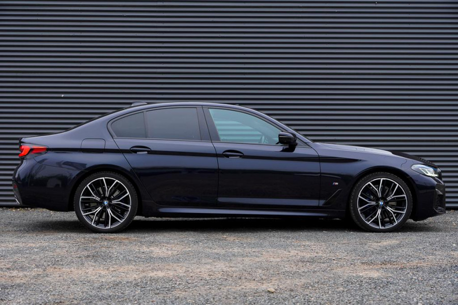 BMW 5 Serie 520i High Executive Edition / M-Sport / Schuifdak / Drive Assist / Laser