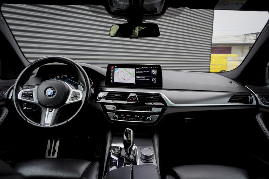 BMW 5 Serie 520i High Executive Edition / M-Sport / Schuifdak / Drive Assist / Laser