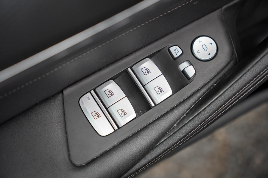 BMW 5 Serie 520i High Executive Edition / M-Sport / Schuifdak / Drive Assist / Laser