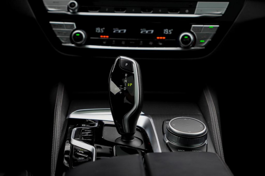 BMW 5 Serie 520i High Executive Edition / M-Sport / Schuifdak / Drive Assist / Laser