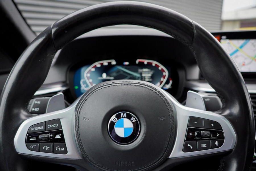 BMW 5 Serie 520i High Executive Edition / M-Sport / Schuifdak / Drive Assist / Laser