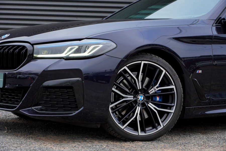BMW 5 Serie 520i High Executive Edition / M-Sport / Schuifdak / Drive Assist / Laser