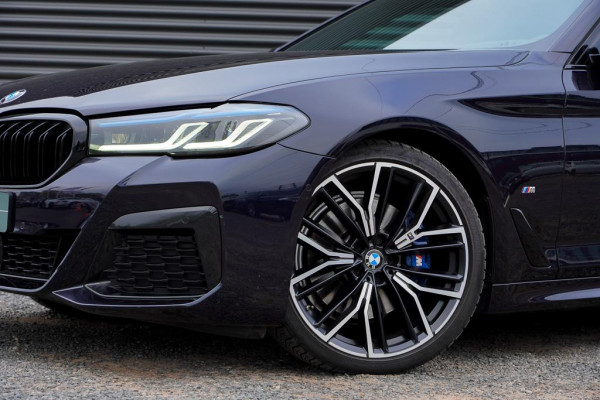 BMW 5 Serie 520i High Executive Edition / M-Sport / Schuifdak / Drive Assist / Laser