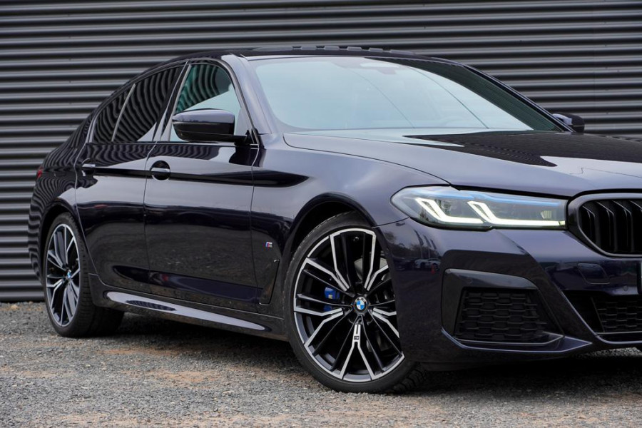 BMW 5 Serie 520i High Executive Edition / M-Sport / Schuifdak / Drive Assist / Laser