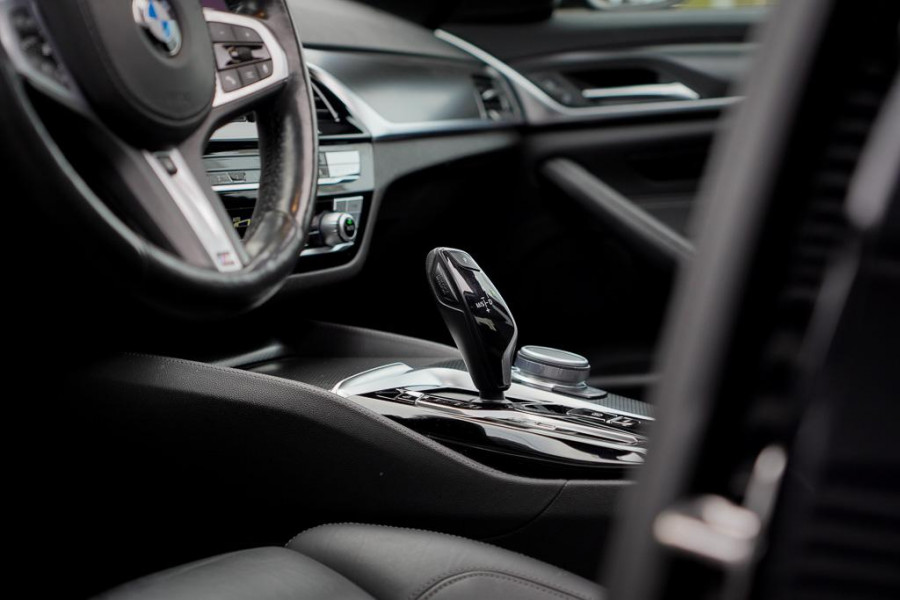 BMW 5 Serie 520i High Executive Edition / M-Sport / Schuifdak / Drive Assist / Laser