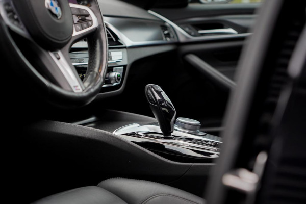 BMW 5 Serie 520i High Executive Edition / M-Sport / Schuifdak / Drive Assist / Laser