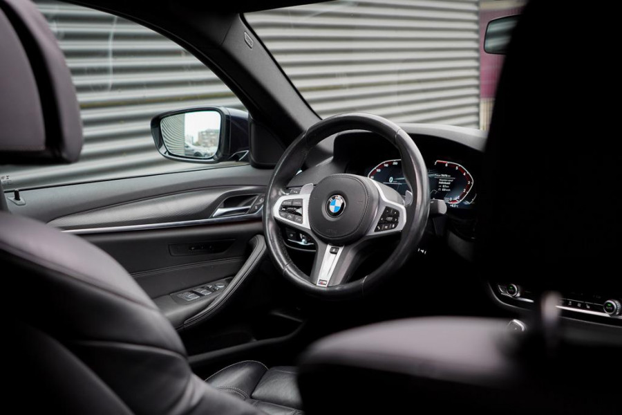 BMW 5 Serie 520i High Executive Edition / M-Sport / Schuifdak / Drive Assist / Laser