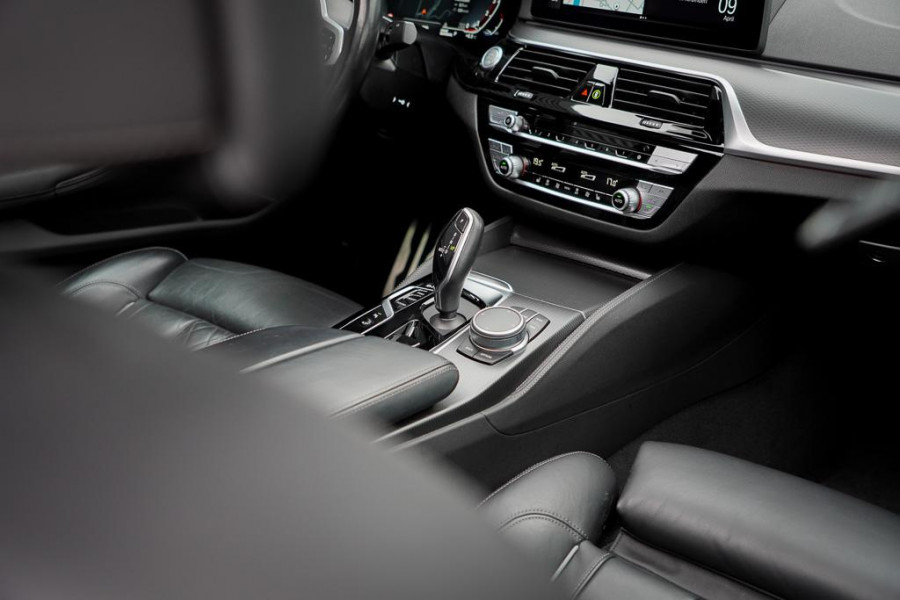 BMW 5 Serie 520i High Executive Edition / M-Sport / Schuifdak / Drive Assist / Laser