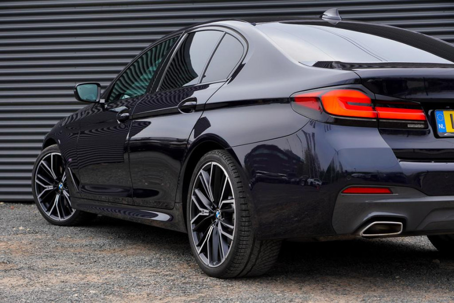 BMW 5 Serie 520i High Executive Edition / M-Sport / Schuifdak / Drive Assist / Laser