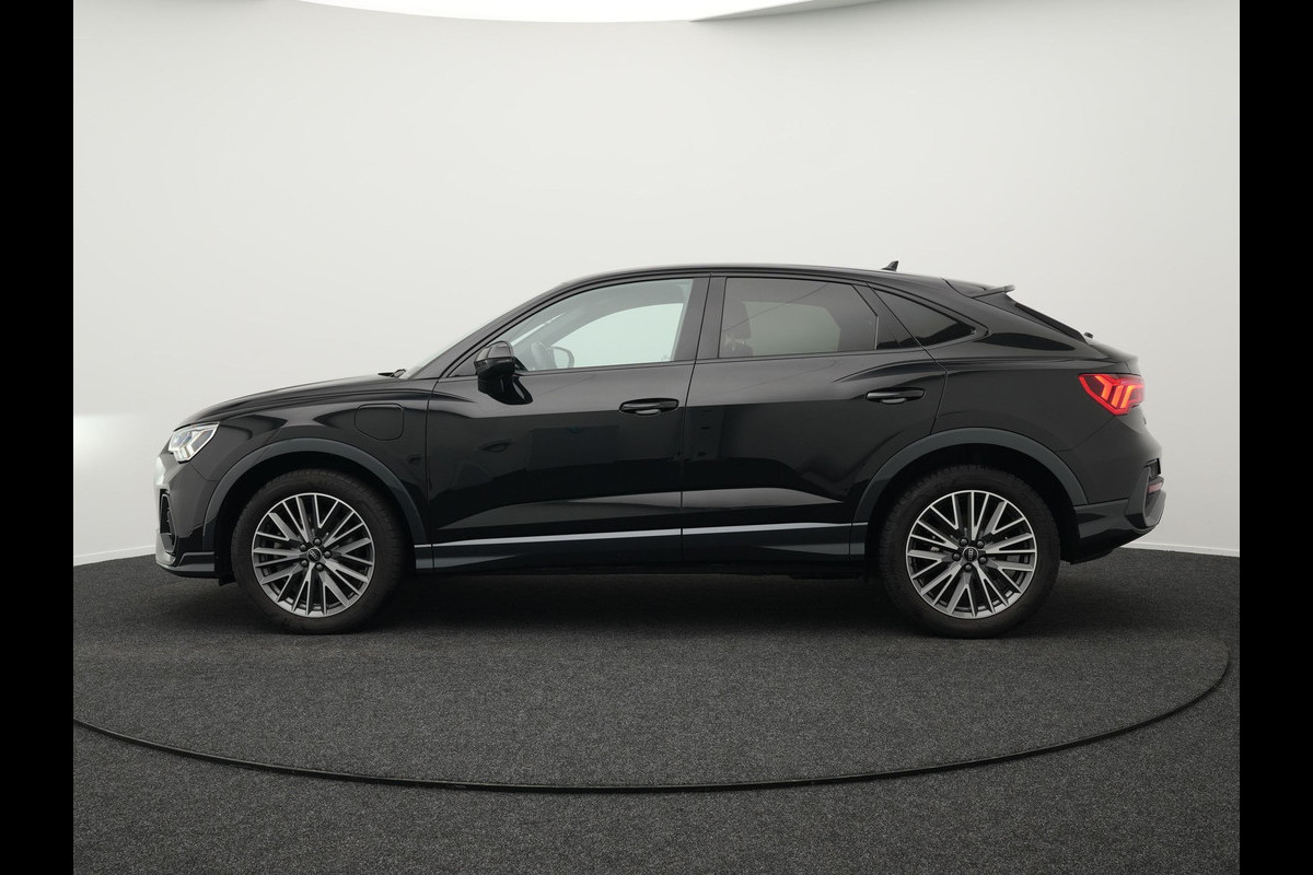 Audi Q3 Sportback 45 TFSI e S Line Plug In Hybrid 245pk PHEV | Camera | Carplay | Keyless | 20"L.M | Electrische Sportstoelen Verwarmd | Virtual | Sfeerverlichting | Navi Full Map | BLIS |