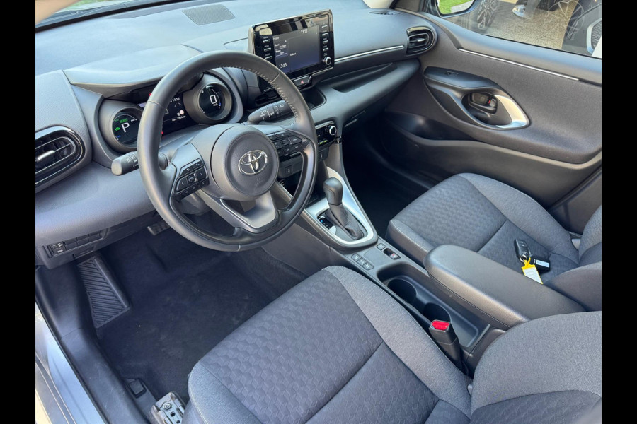 Toyota Yaris 1.5 Hybrid Dynamic Premium | Dodehoekherkenning, Parkeersensoren, Keyless, 16 inch, Stoelverwarming