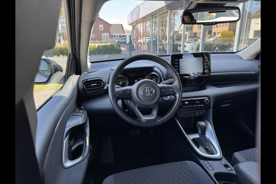 Toyota Yaris 1.5 Hybrid Dynamic Premium | Dodehoekherkenning, Parkeersensoren, Keyless, 16 inch, Stoelverwarming