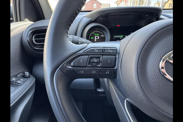 Toyota Yaris 1.5 Hybrid Dynamic Premium | Dodehoekherkenning, Parkeersensoren, Keyless, 16 inch, Stoelverwarming