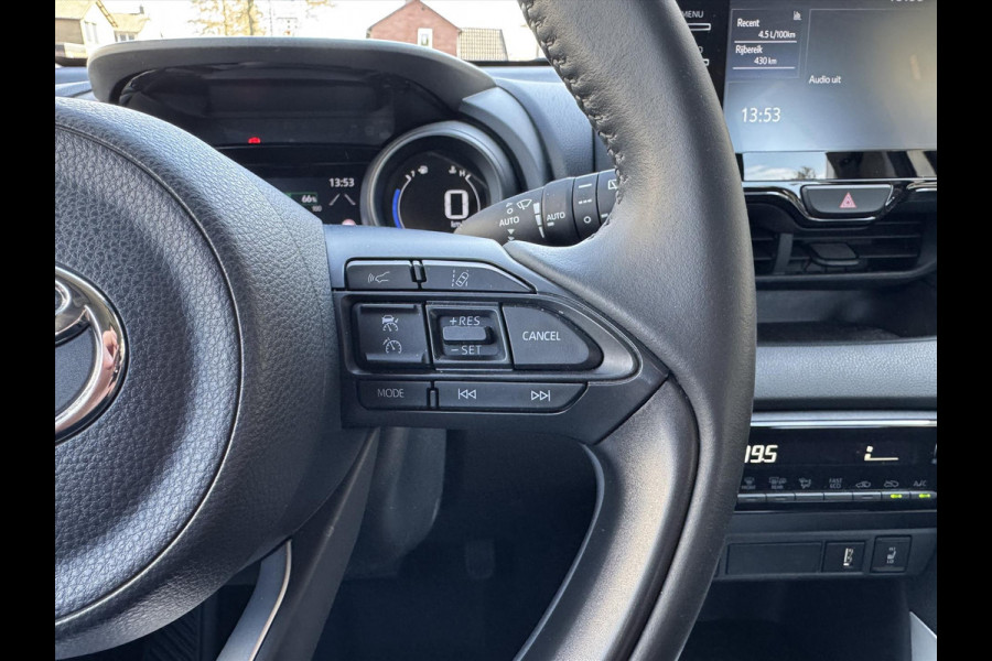 Toyota Yaris 1.5 Hybrid Dynamic Premium | Dodehoekherkenning, Parkeersensoren, Keyless, 16 inch, Stoelverwarming