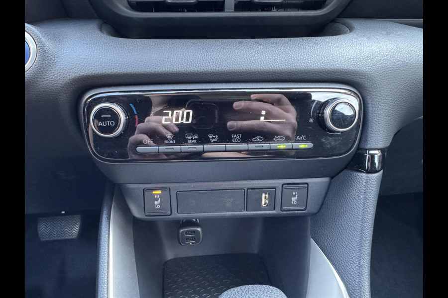 Toyota Yaris 1.5 Hybrid Dynamic Premium | Dodehoekherkenning, Parkeersensoren, Keyless, 16 inch, Stoelverwarming