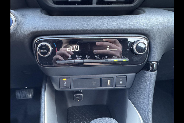 Toyota Yaris 1.5 Hybrid Dynamic Premium | Dodehoekherkenning, Parkeersensoren, Keyless, 16 inch, Stoelverwarming